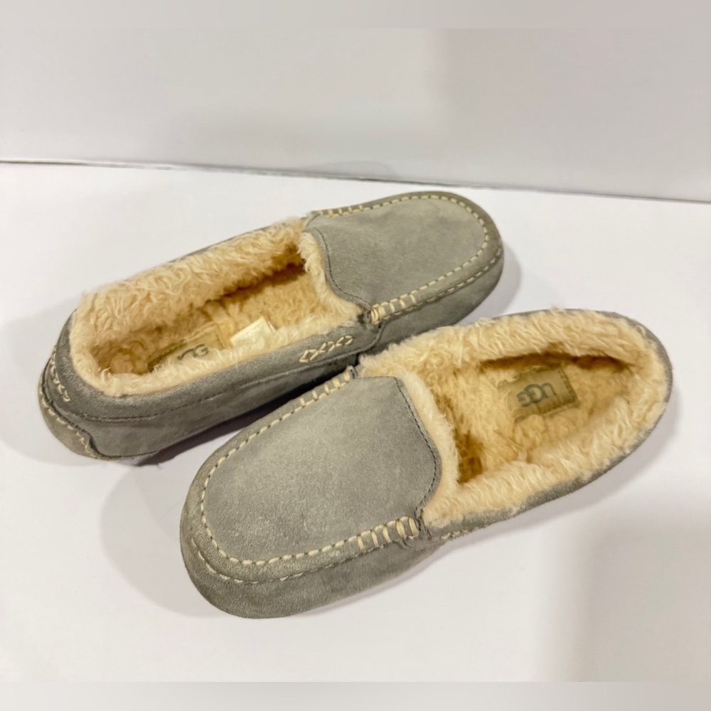 UGG Ansley Slippers Womens 8 Gray Suede Shearling Lined Moccasin